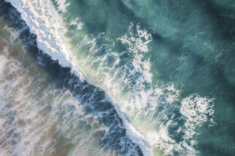 Por qué los océanos contienen agua salada y no agua dulce 18 aguas oceanicas con olas y espuma blanca