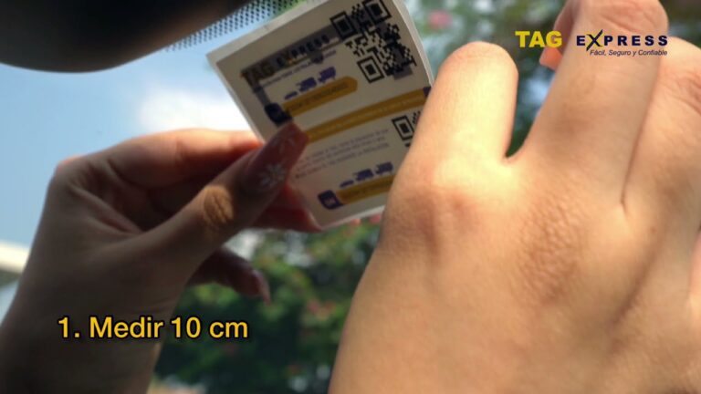 auto con etiqueta de peaje en mexico