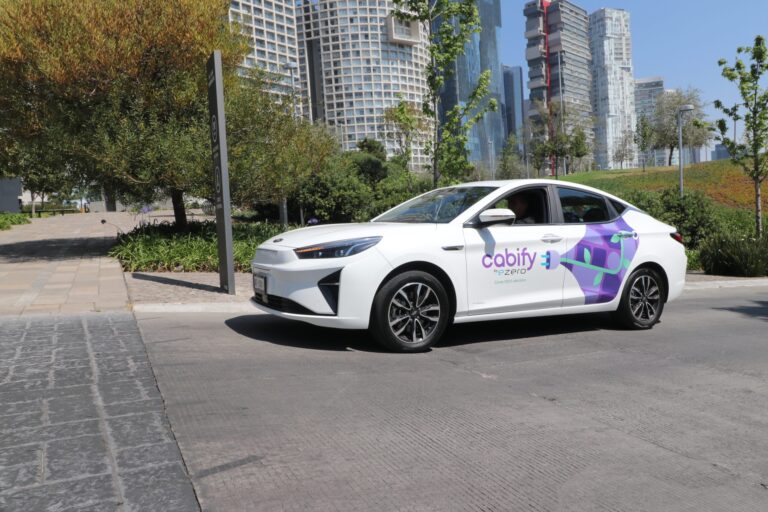 Cuánto cobra Cabify por kilómetro en México y cómo funciona su tarifa 29 auto de cabify en una ciudad mexicana