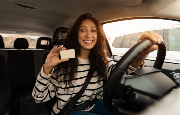 auto en carretera con licencia c