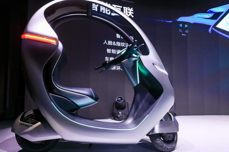 auto en movimiento con logotipo de didi