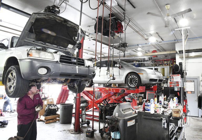 Se Puede Circular con un Auto que Ha Sido Dado de Baja en México 5 auto en un taller mecanico