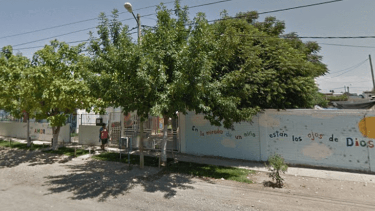 auto robado en la calle desierta