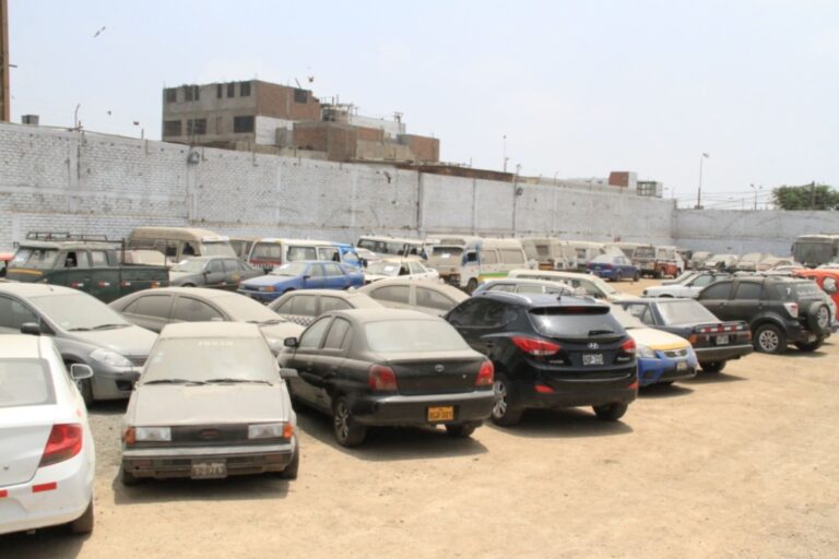 autos rematados en un deposito de vehiculos