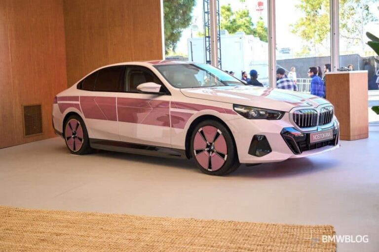 bmw pintado en diferentes colores vibrantes