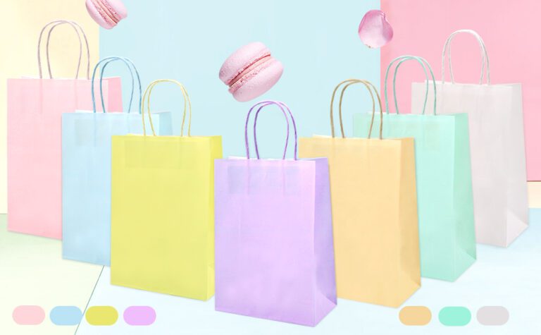 bolsas de regalo coloridas en exhibicion