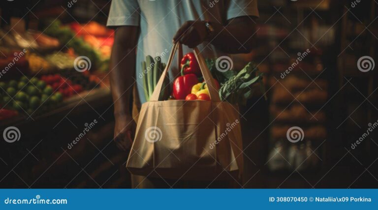 bolsas ecologicas llenas de productos frescos