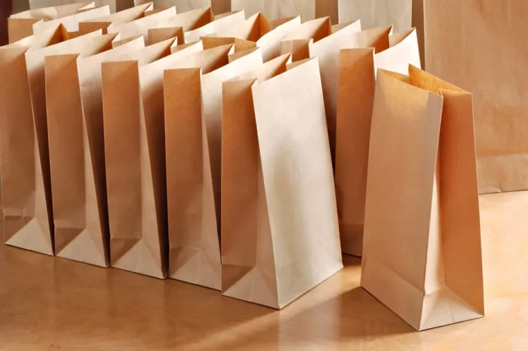 Cómo elegir bolsas kraft sin asas pequeñas para tu negocio 15 bolsas kraft sin asas en un entorno comercial