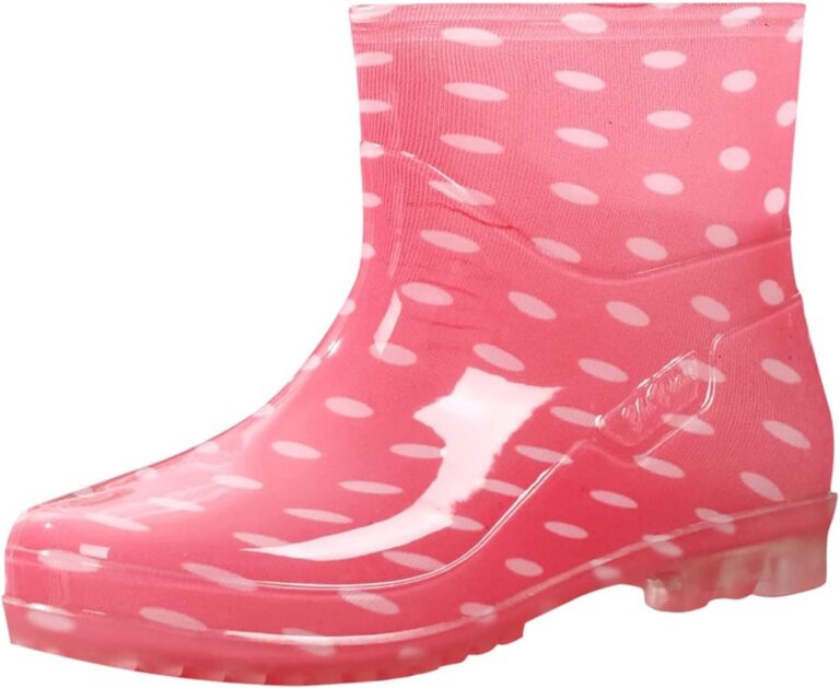 botas de hule coloridas en tienda