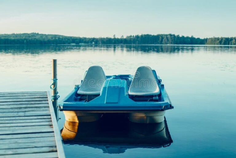 bote a pedal en lago sereno