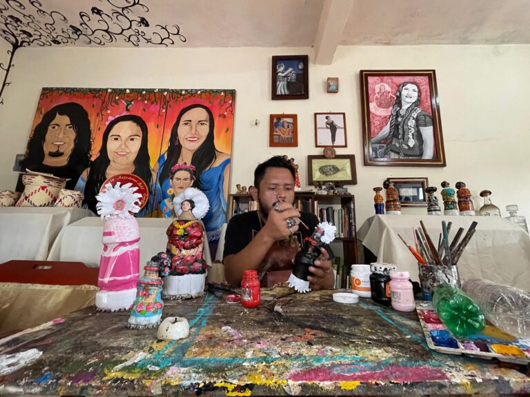 botellas de plastico convertidas en arte
