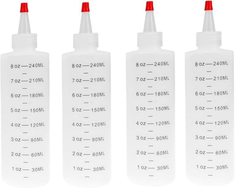 botellas de plastico para salsas en estante