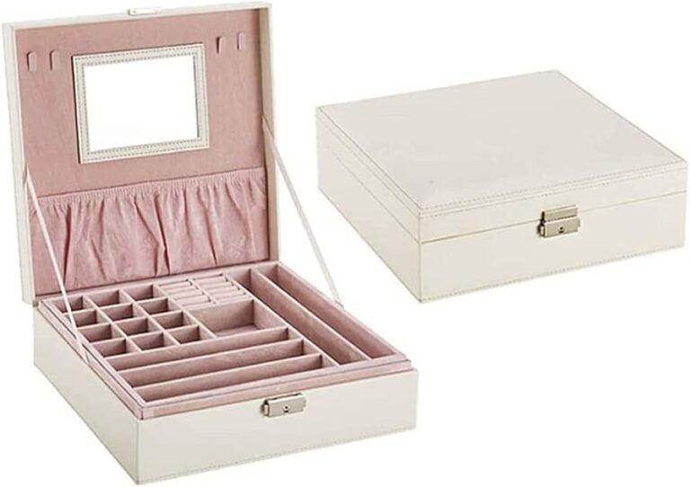 cajas de joyeria elegantes en escaparate