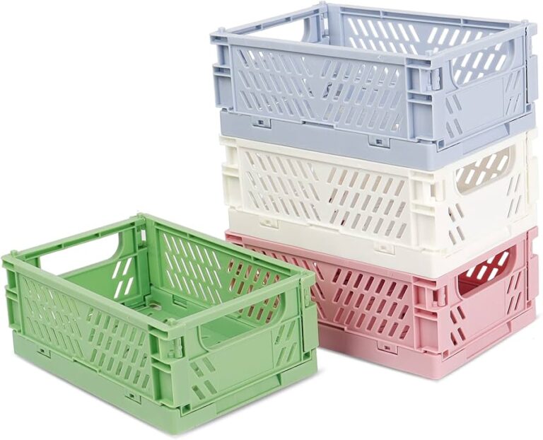 cajas plasticas pequenas organizando un espacio