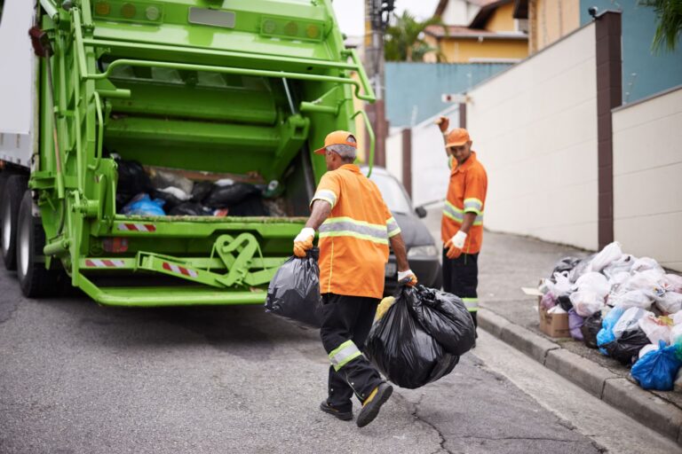 Por qué los camiones de basura a veces tiran basura en la calle 6 camion de basura recolectando desechos en la calle