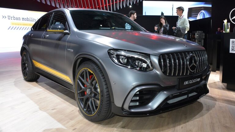 camionetas mercedes benz en exhibicion