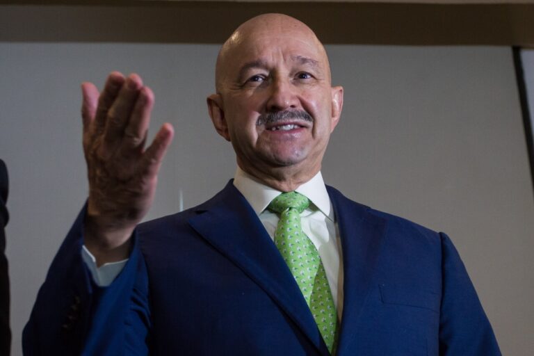 Qué logros y controversias tuvo Carlos Salinas de Gortari en su gobierno 22 carlos salinas en un evento politico