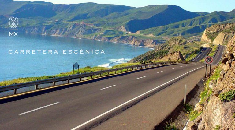 carretera costera junto al mar en mexico