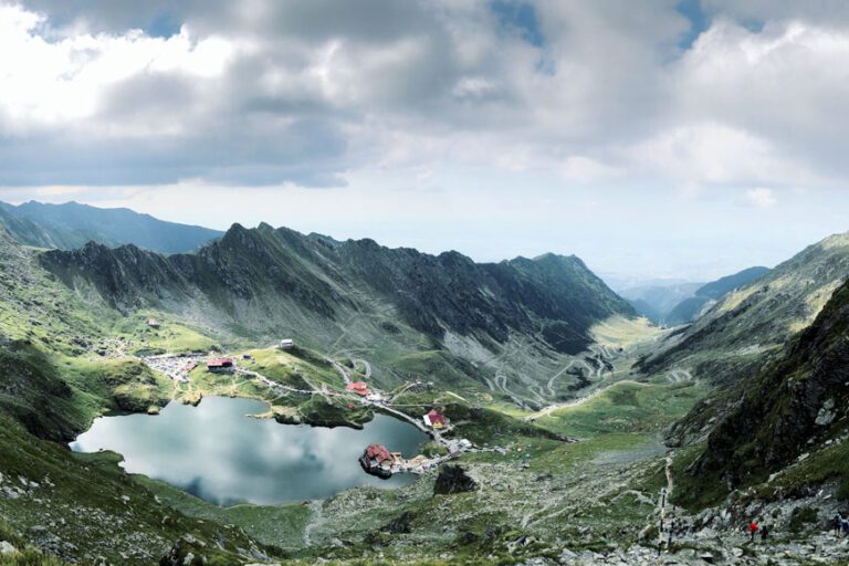 carretera europea con paisajes emblematicos