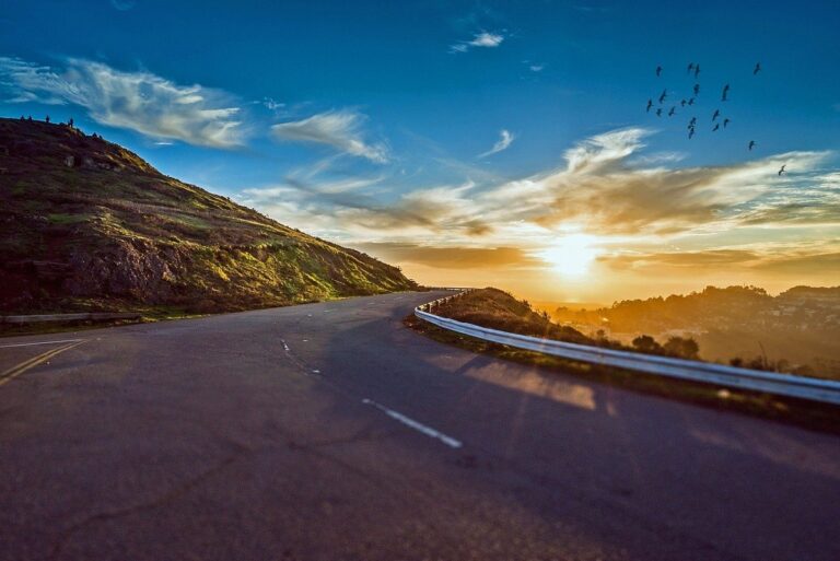 Qué caracterÃsticas definen a las carreteras modernas en México 21 carretera moderna con paisajes mexicanos