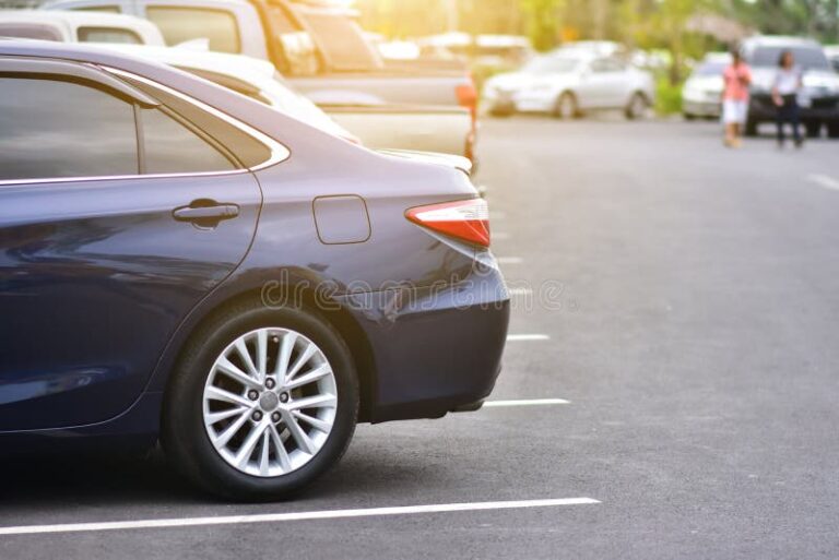 Cómo puedo verificar si mi carro está dado de baja en México 26 carro estacionado con fondo de oficina
