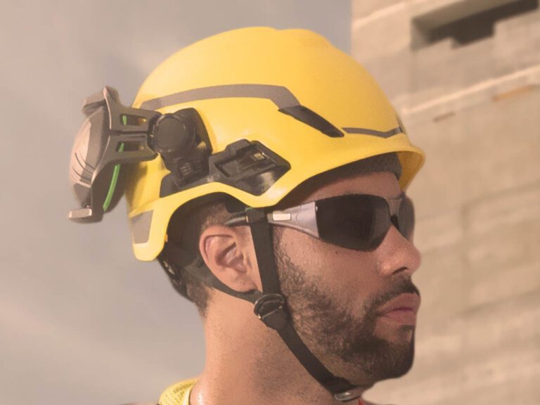 casco tipo cachucha msa en uso