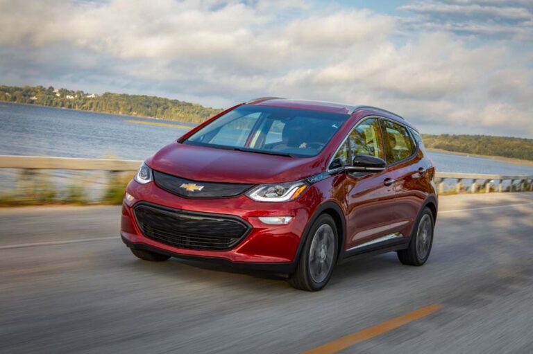 chevrolet bolt ev en un entorno urbano