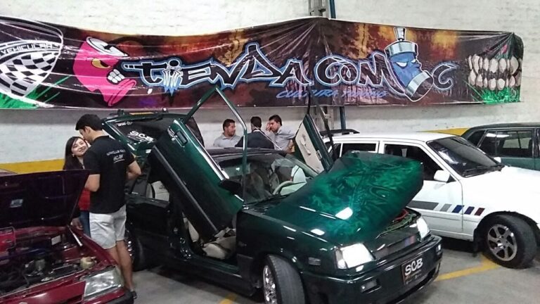 chevrolet swift modificado en paisaje colombiano