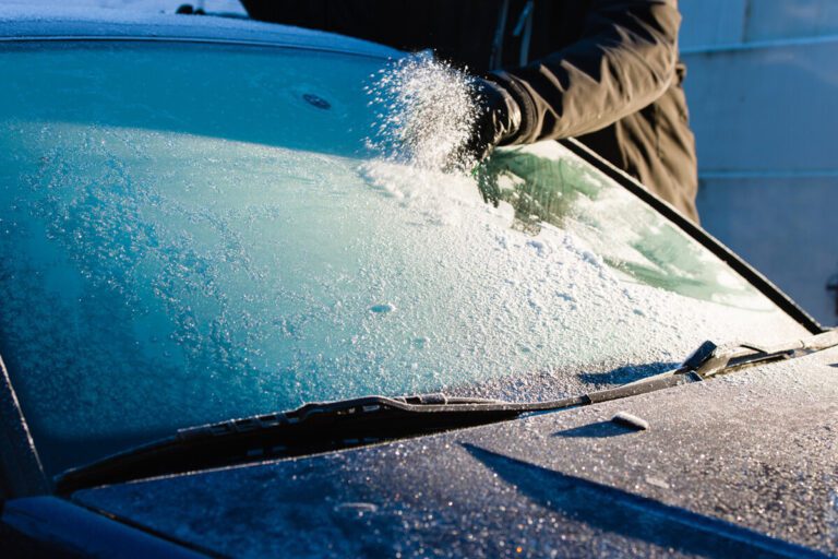 coche calentandose en un dia frio