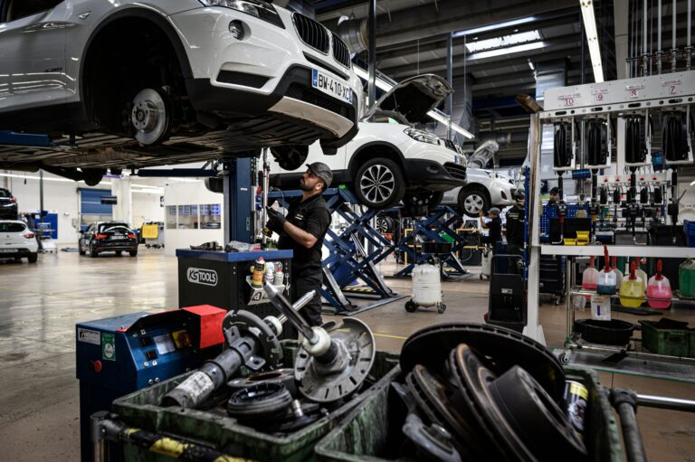 Por qué a mi Corsa se le bajan las revoluciones y cómo solucionarlo 7 coche en un taller mecanico
