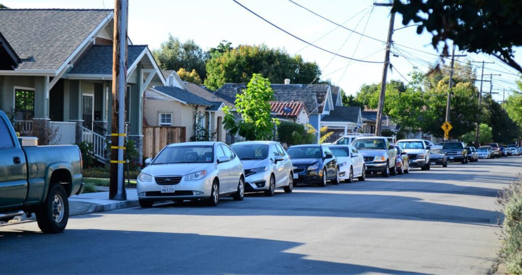 Es legal estacionarse en la calle de acuerdo a las normas locales 3 Es legal estacionarse en la calle de acuerdo a las normas locales