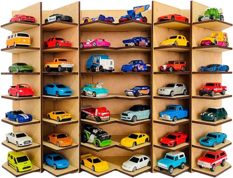 coleccion de coches hot wheels en estante