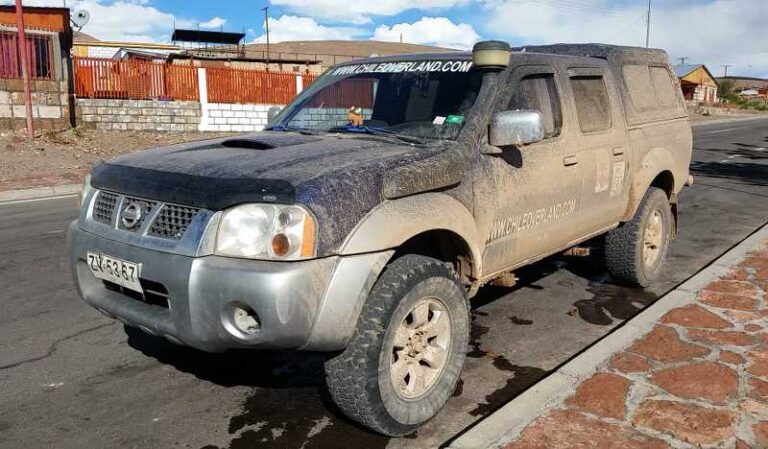 cupula de camioneta nissan terrano en paisaje