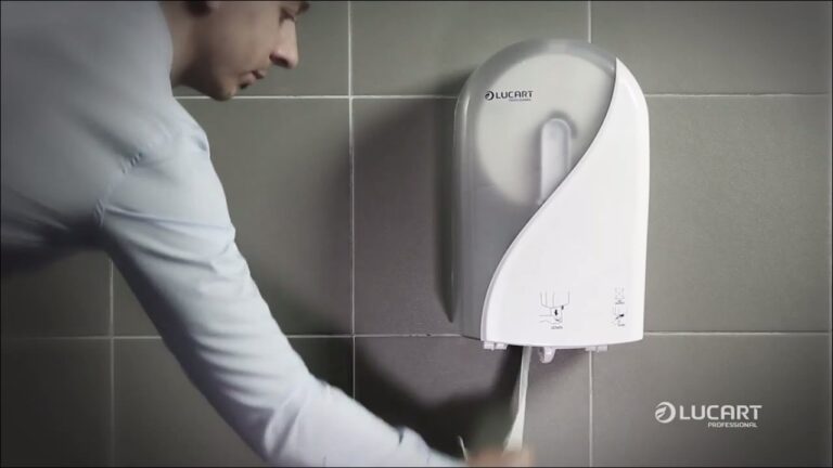 despachador de papel en un entorno comercial