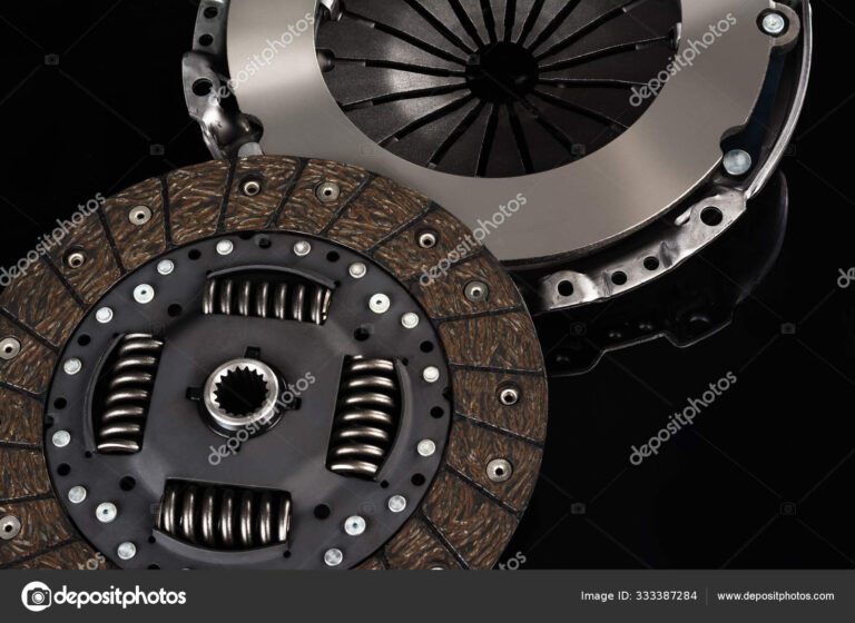 disco de clutch sobre fondo mecanico