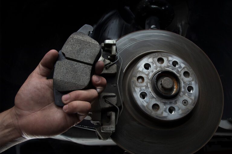 disco de freno y balatas en taller