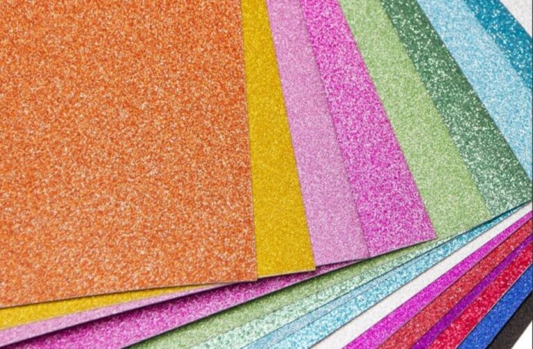 diversas variedades de papel de colores