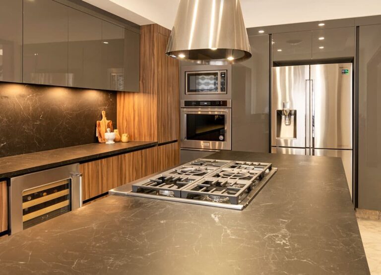 electrodomesticos en una cocina moderna silenciosa