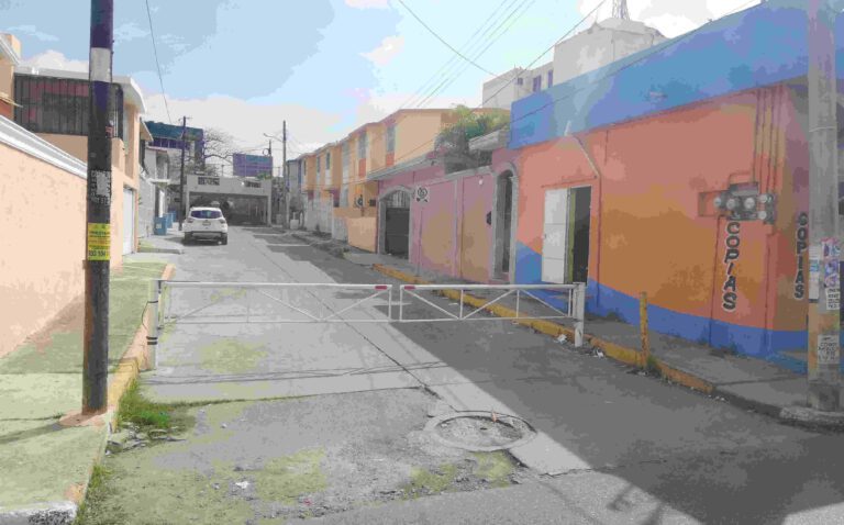 entrada a una calle privada en mexico