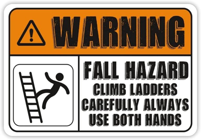 escaleras con senalizacion de seguridad visible