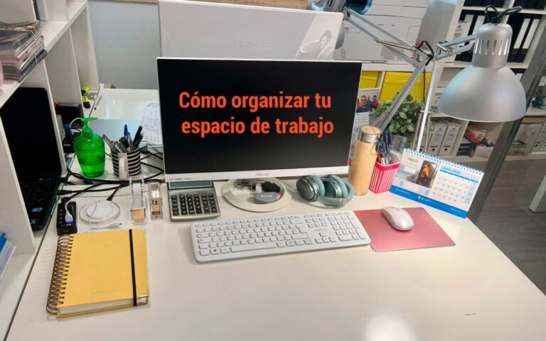 escritorio de trabajo ordenado y eficiente