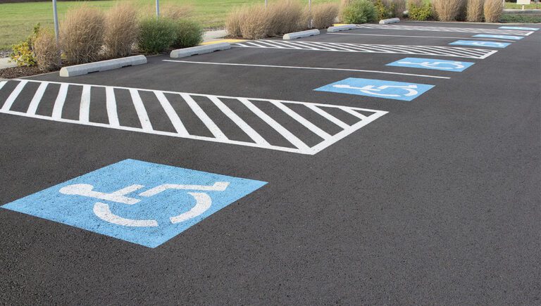 estacionamiento accesible para personas con discapacidad