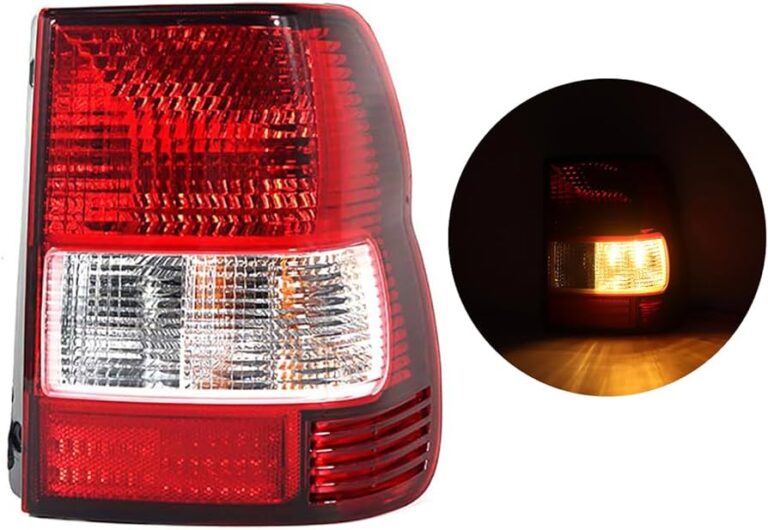 faro trasero de mitsubishi montero en detalle
