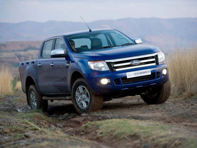 ford ranger en paisaje natural impresionante