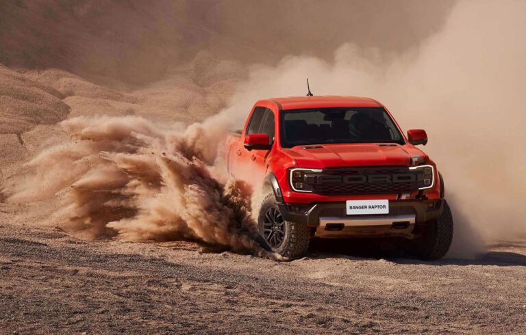 ford ranger raptor en paisaje chileno