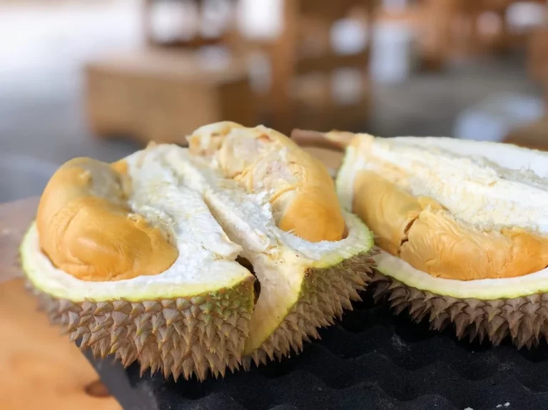 Qué significa ser blanco por fuera y amarillo por dentro 17 fruta con cascara blanca y pulpa amarilla