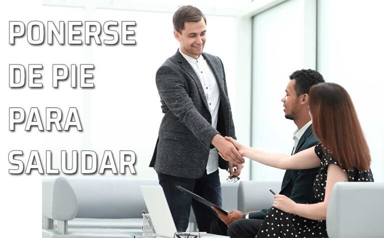 Qué significa la abreviatura "Sr." y cuándo se utiliza 1 hombre saludando con cortesia