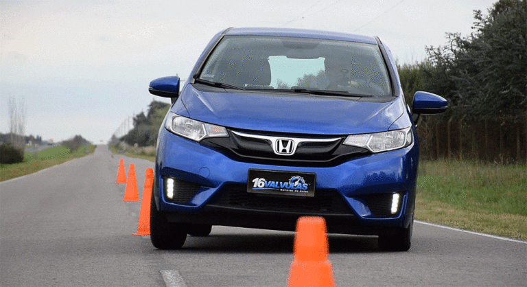 honda fit en accion durante prueba de manejo