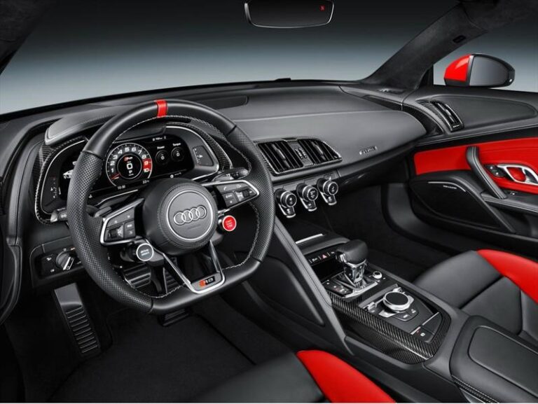 interior de un auto semi full equipo