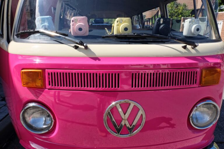 interiores coloridos de vw combi restaurada